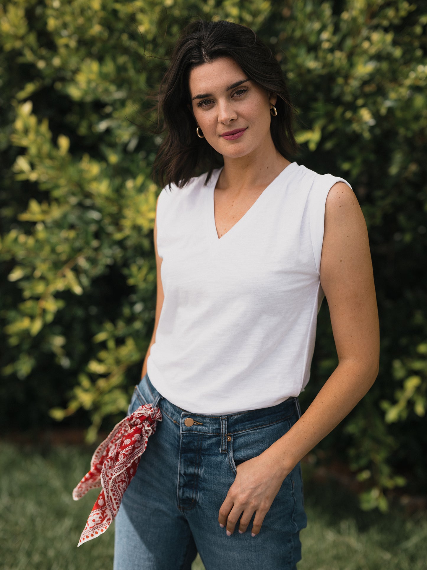 Cuffed V-neck Muscle Slub Tee