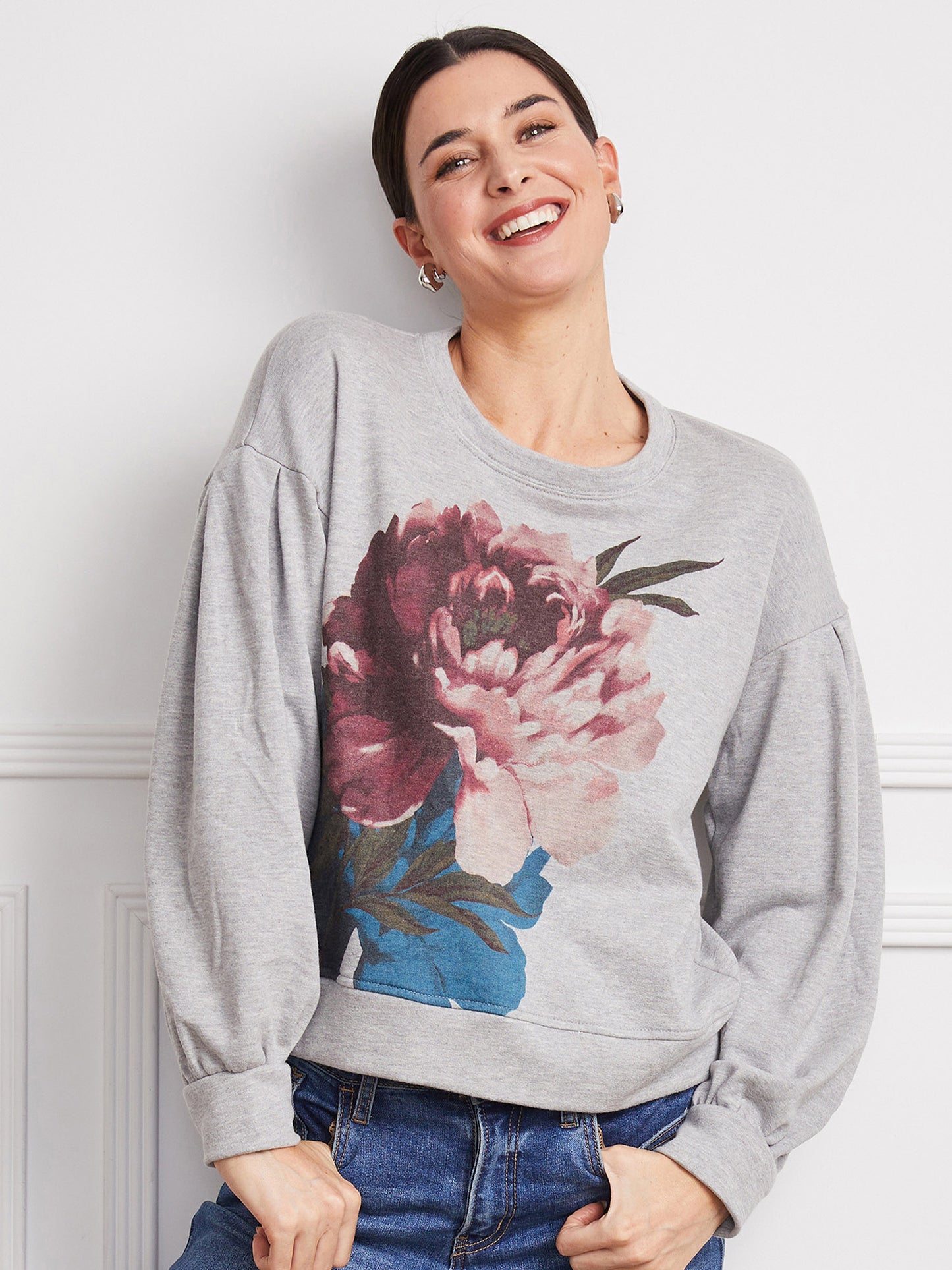 Oversized Flower Placement Pullover